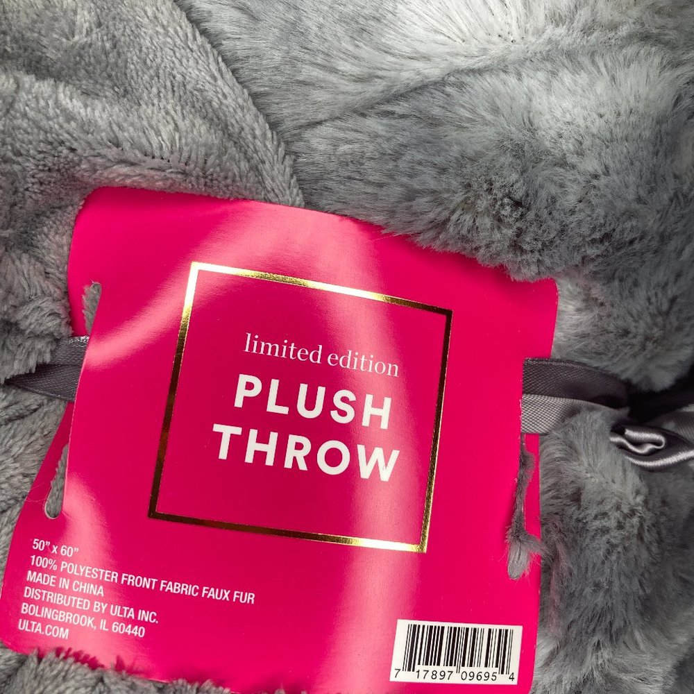 Ulta Limited Edition Plush Throw Grey